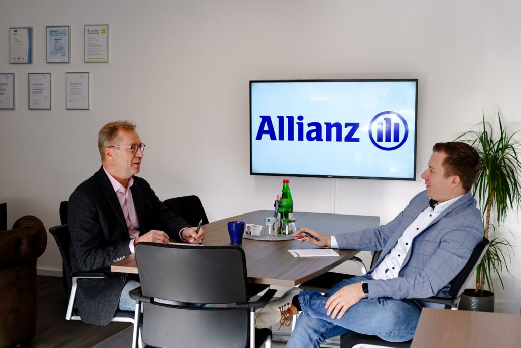 Stieler Fotografie Präger Business Corporate Allianz 3 Allianz Mitarbeiter Shooting Besprechung Meeting Büro Corporate Business Stieler Fotografie