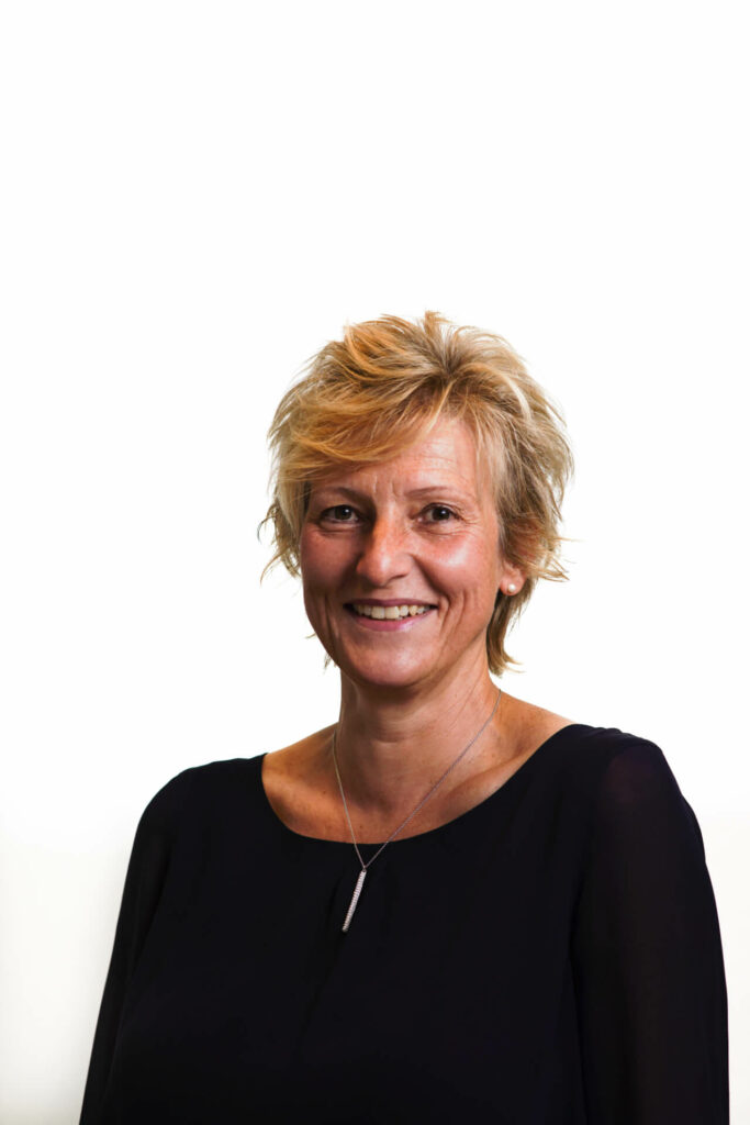 Stieler Fotografie Präger Business Portrait Allianz 3 Frau Portrait Business Corporate Allianz Mitarbeiter Shooting Stieler Fotografie